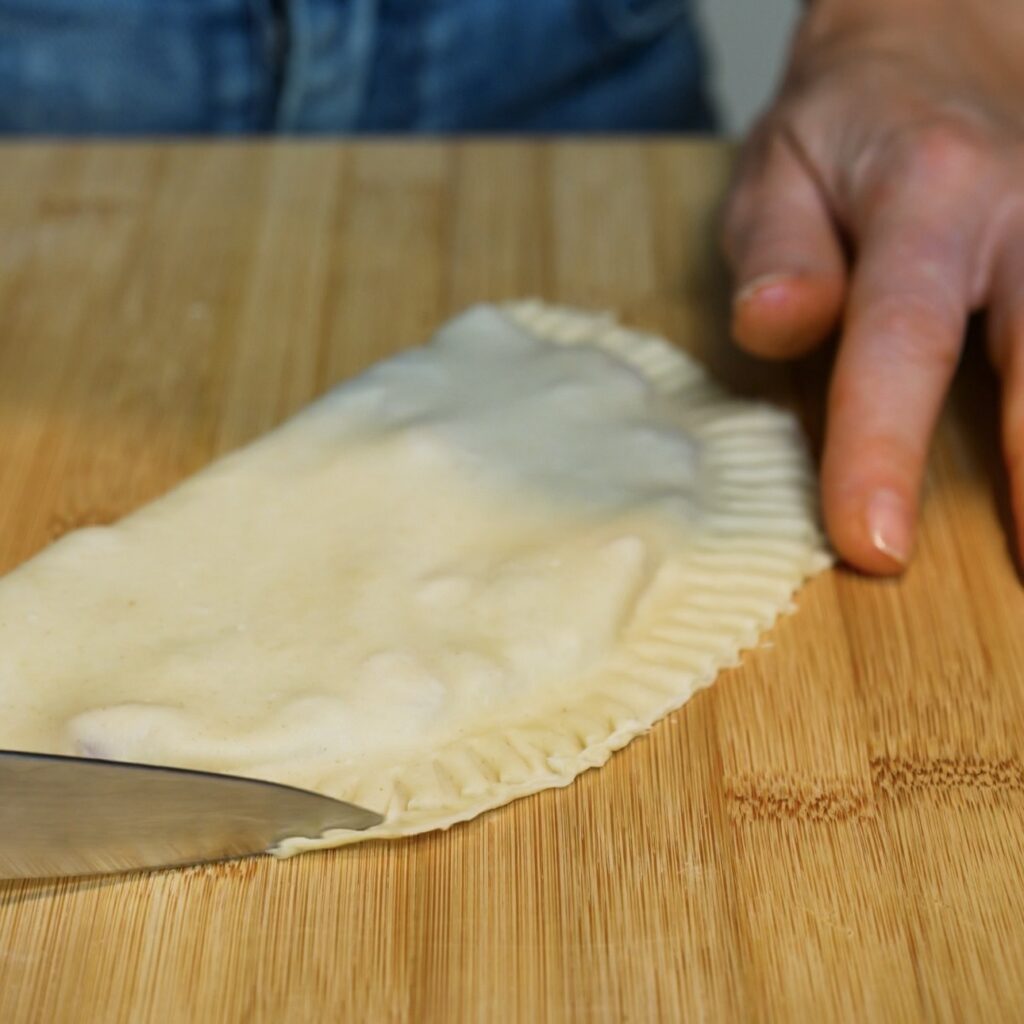 Trimming the edge of Azerbaijani Qutab